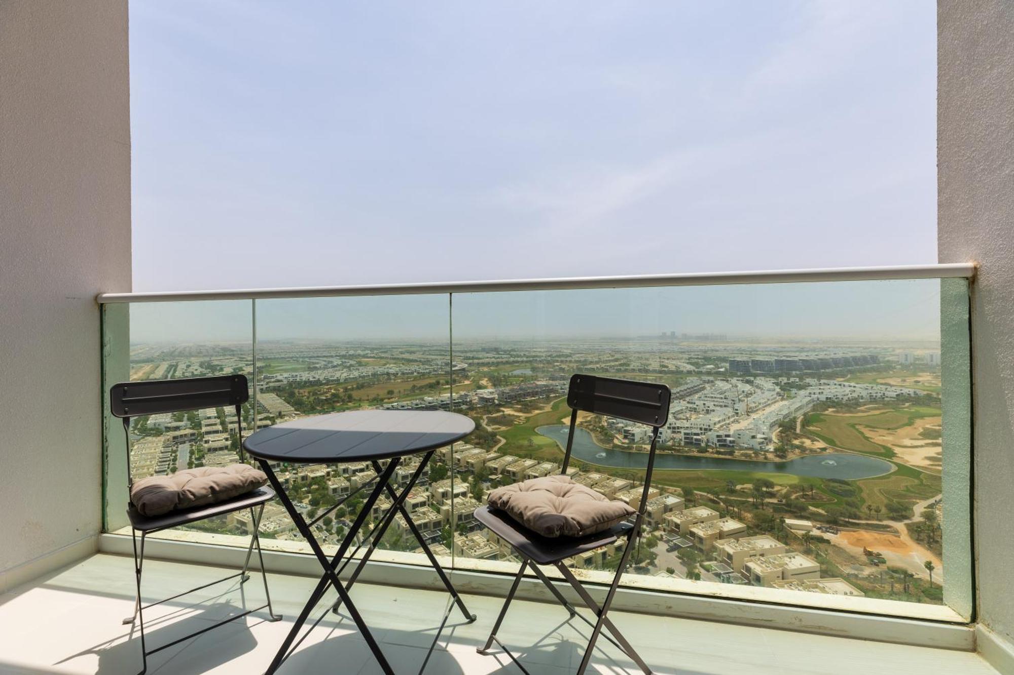 Апартаменты Waves - Elegant 28Th Floor Studio In Carson A, Damac Hills Дубай Экстерьер фото